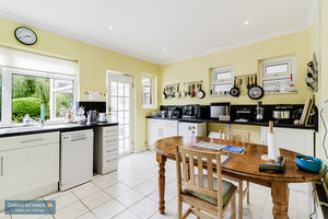 Kitchen- click for photo gallery